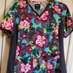 Xl scrub top. Floral.